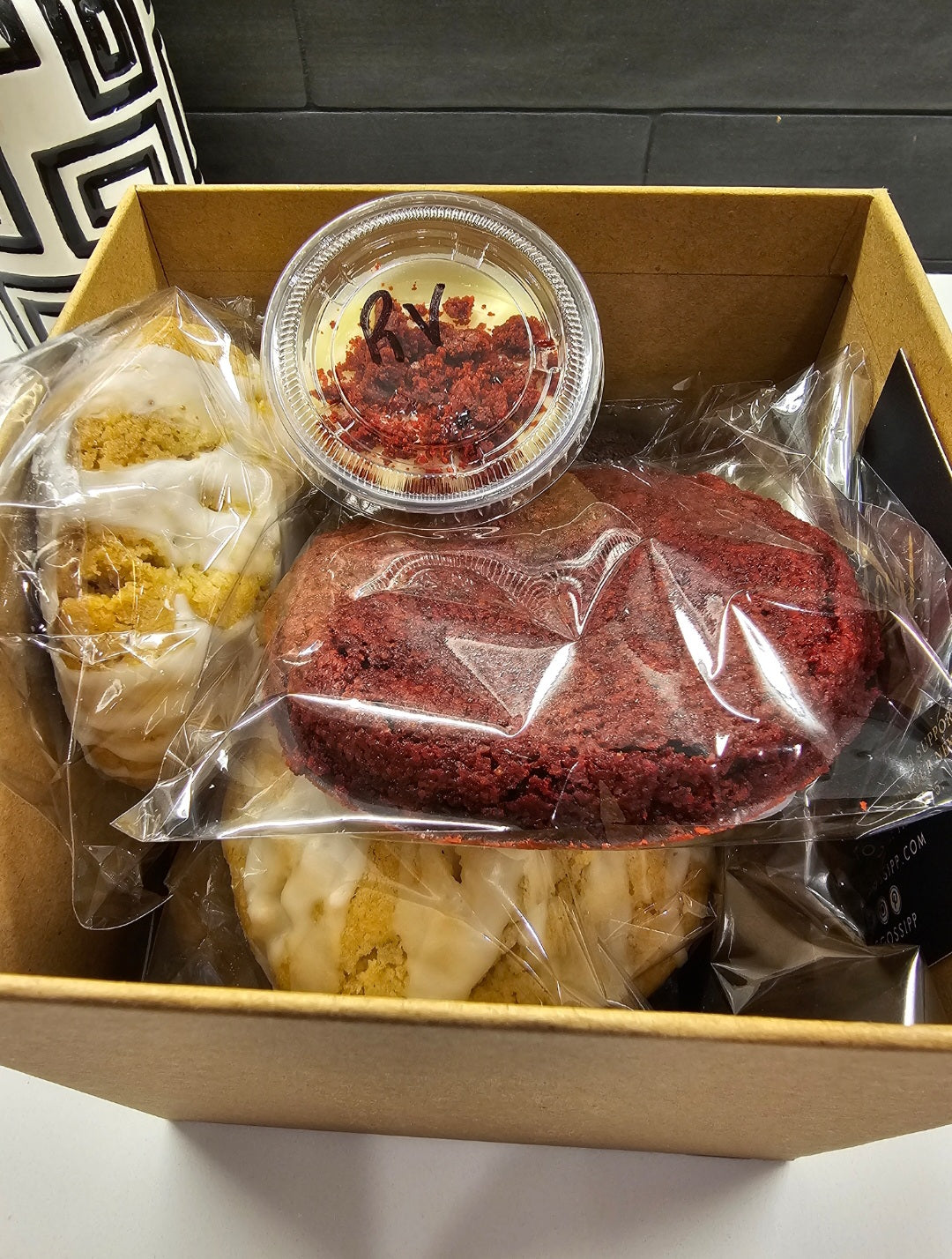 Cookie Box (6 Cookies Included)